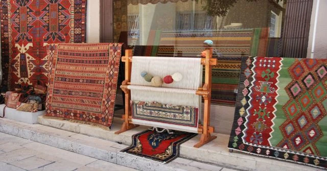 traditional turkish carpets on the street market 2021 09 04 12 37 16 utc (1)